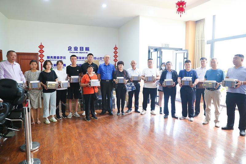 書香礦山！崔培*書記親自贈(zèng)書！